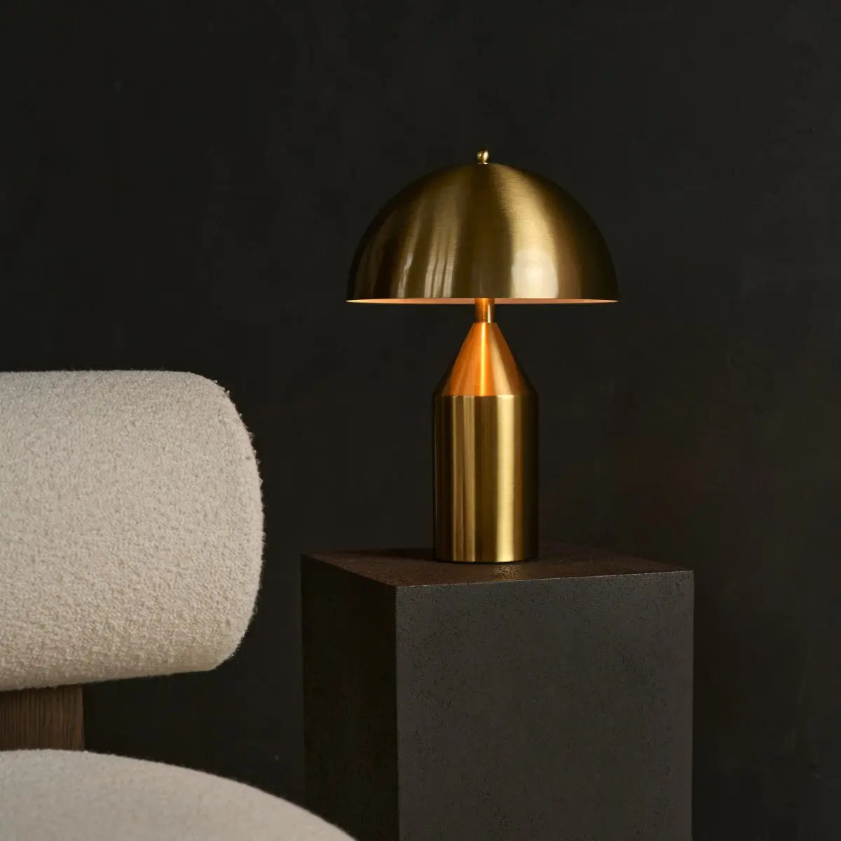 Otto Gold Dressoir Lamp – Stylish Metal Table Lamp for Any Room-3